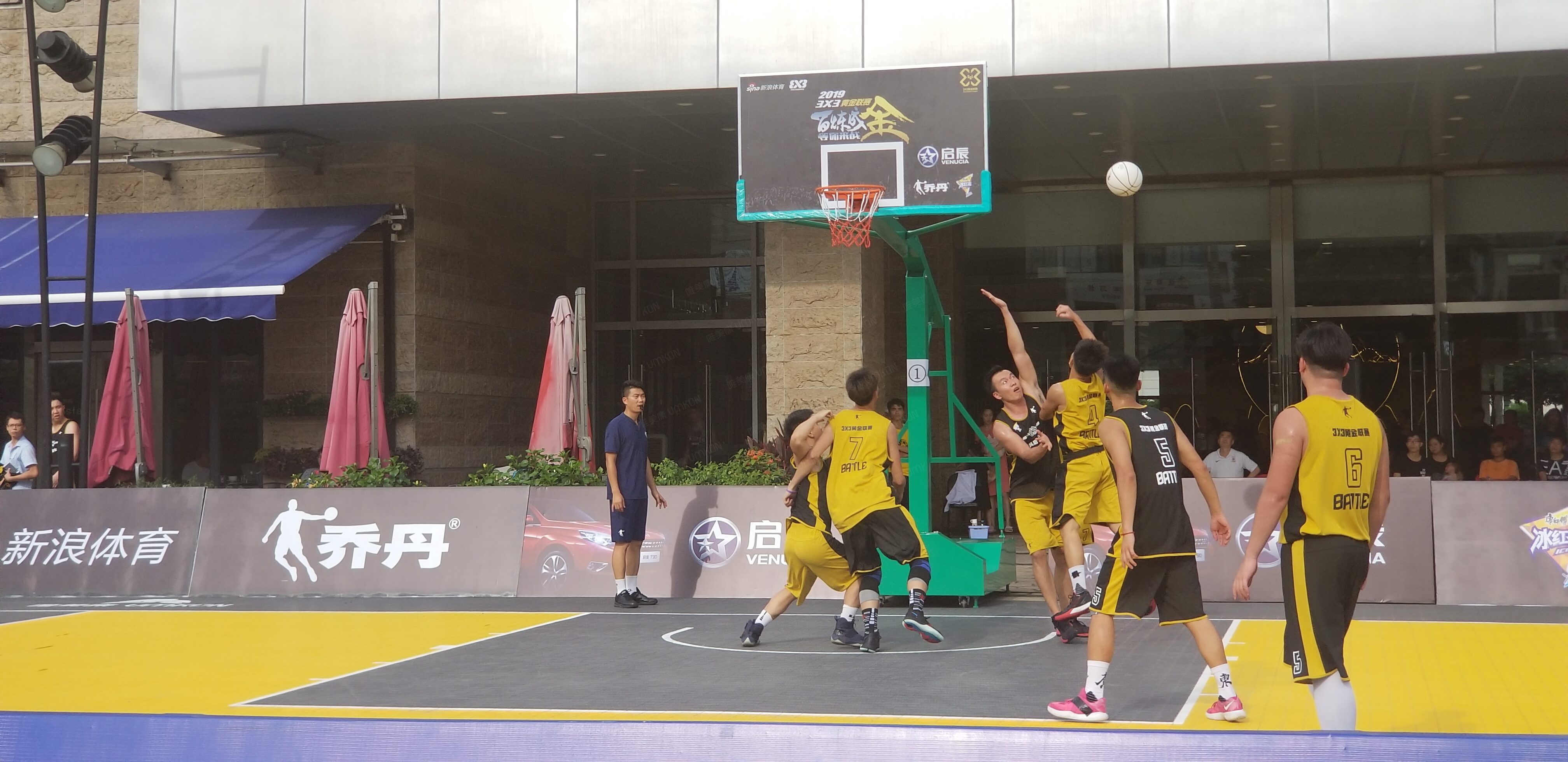 新浪三對(duì)三黃金聯(lián)賽