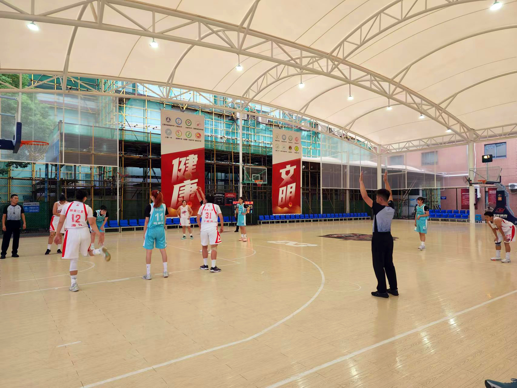 武漢盛帆俱樂(lè)部籃球訓(xùn)練場(chǎng)地